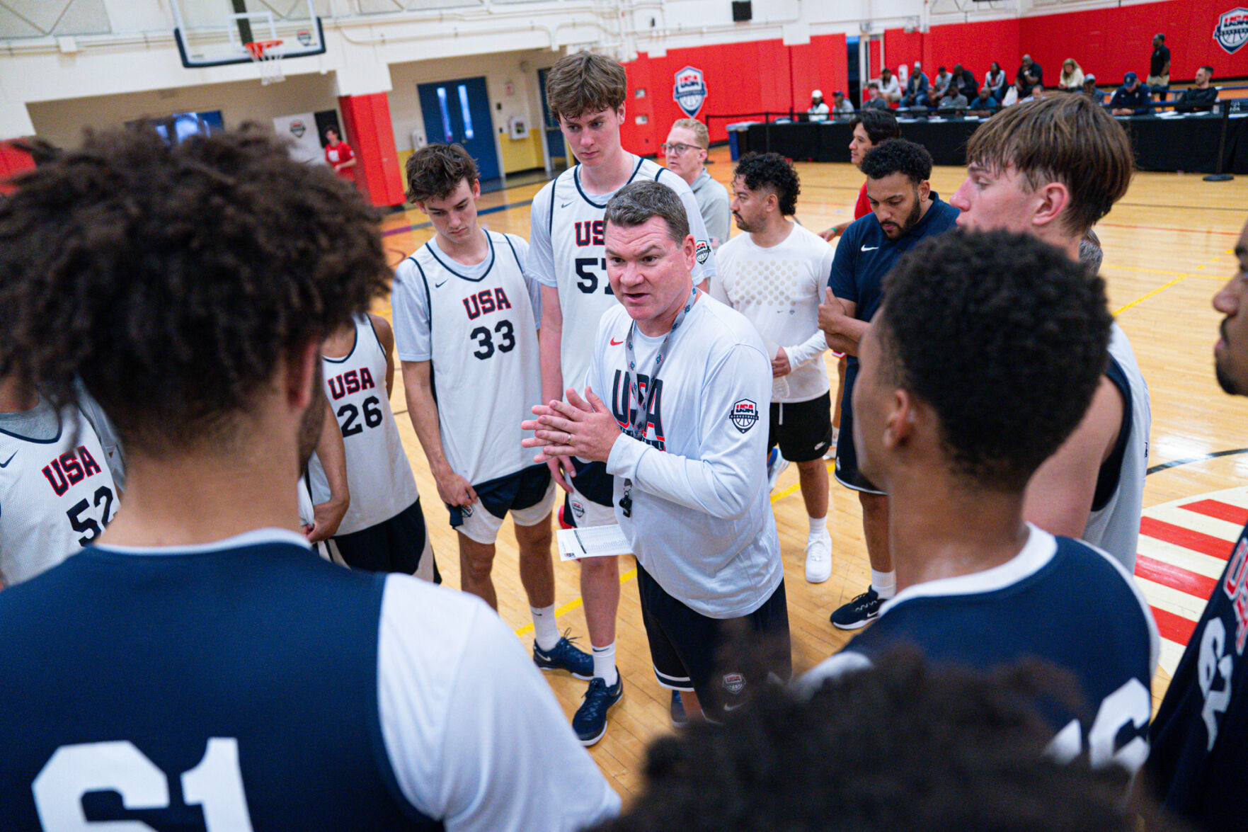 Tommy Lloyd huddle at USA Basketball U19 training camp